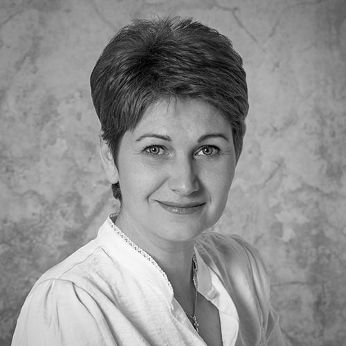 Врач стоматолог хирург — имплантолог — пародонтолог Маринова Лариса Николаевна